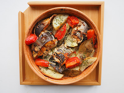蔬菜的鱼盘烤箱烹饪烤鱼食品牛扒土豆炙烤美味盘子午餐图片