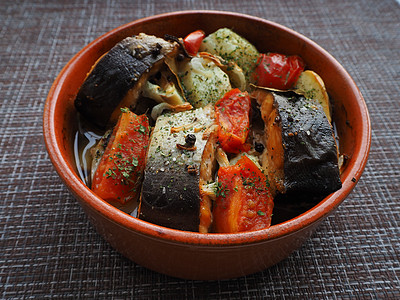 蔬菜的鱼盘正方形摄影烹饪烤鱼牛扒美味海鲜餐厅食品美食图片