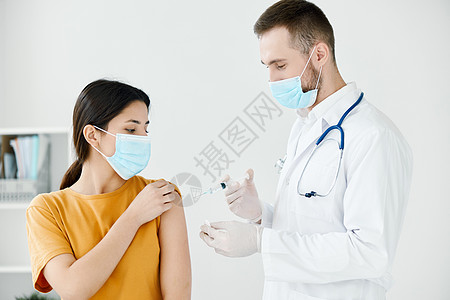 医生和病人接种疫苗保护性手套化验室注射听诊检查器图片