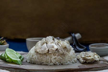 大海鸡米和黄瓜 紧贴在盘子和汤上餐厅蒸汽肉汤烹饪煮沸美食辣椒文化饮食午餐图片