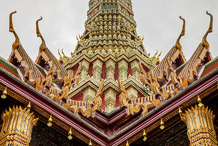 玉佛寺是泰国最神圣的佛教寺庙 美丽的泰国建筑 也是泰国强大的宗教象征寺院文化历史游客旅游佛教徒文物天空地标艺术图片