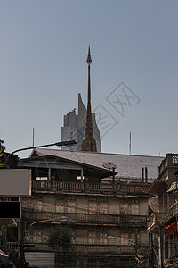 曼谷市视线与现代高楼建筑和泰国寺庙完全并存的泰神历史性观光建筑学景观地标旅行社区城市建筑物旅游图片