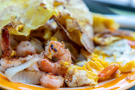 与奥梅利特 烤虾 洋葱和深炸面粉的早餐烹饪食物午餐油炸海鲜小吃美食菜单水饺图片