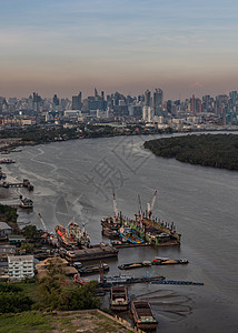 曼谷市景色很美 晚上在Chaopraya河沿岸的美人摩天大楼 让这座城市变得现代化场景戏剧性阳光天际天空地平线日落旅游建筑物建筑图片