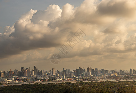 曼谷早晨的天空景观与曼谷商业区的摩天大楼 城市景观城市中心商业区概念蓝色阳光建筑学旅行商业场景天际街道戏剧性天气图片