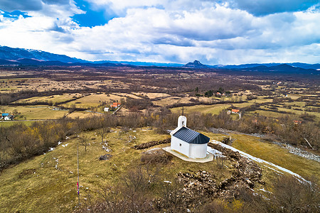 Lika地区 Lovinac和Valebit山丘教堂 Lika风景空中图片