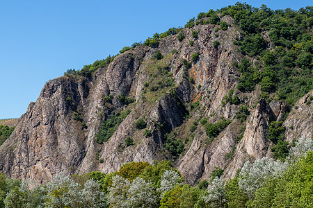 附近的 Rotenfels 美景编队山地块旅游地块岩石自然保护区绿色踪迹晴天植被图片