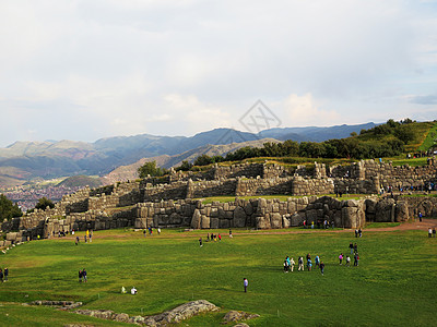 在秘鲁安第斯山脉的废墟岩石堡垒考古学比丘游客旅行帝国历史性石方石头图片