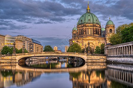 柏林大教堂 博物馆岛和斯普里河高清图片