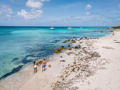 阿鲁巴岛 角礁和地壳以及蓝海天堂海景岩石支撑石头海滩海岸线游客天线海洋图片