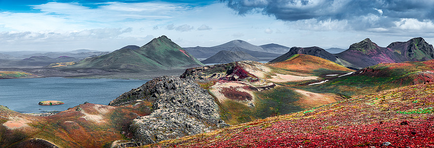 乌兰哈达火山群风云四面八方的彩虹火山 火山群 熔岩场 火山坑 水流和蓝天环礁湖冰岛 夏季全景荒野观光探索小路蒸汽远足营地登山地质学陨石背景