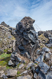 在冰岛希里卡州火山爆发期间由聚合岩浆形成的熔岩场中发现的被称为Obsidian的火山玻璃岩石山脉地热观光荒野石头探索登山旅行小路图片
