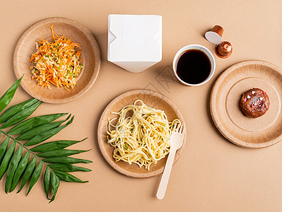 生态友好型可支配餐具 满满了棕色背景的食品用具产品杯子纸板午餐咖啡竹子食物木头浪费图片