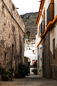 西班牙南部一个小村庄内狭小的街道建筑学旅行灯笼石头人行道画报历史城市艺术建筑图片