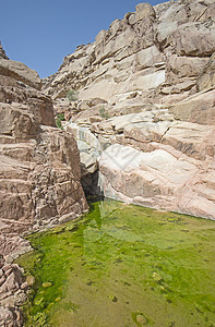 山峡的淡水池水溪流裂缝石头绿洲风景水池地质学远足峡谷公园图片