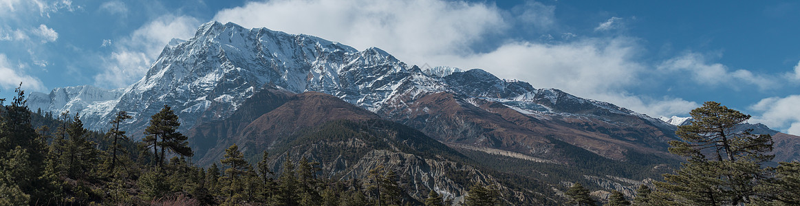 位于Marshyangdi河谷的Annapurna环路山峰全景顶峰阳光远足山脉环境旅游旅行自由远足者峡谷图片