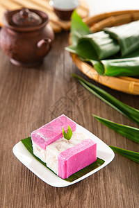 马来西亚Peranakan文化传统零食Kuih Talam由板叶和椰子制成食物美食早餐甜点马来语青金糕蛋糕糖果大小糕点图片