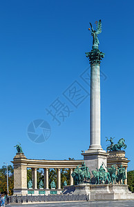 匈牙利布达佩斯千年纪念碑 匈牙利布达佩斯正方形旅行旅游蓝色历史性纪念碑英雄柱子游客柱廊图片