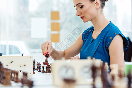 女子在锦标赛中象棋图片