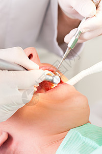 有牙医的病人牙科治疗女士女性外科嘴唇钻头牙齿手套钻孔成人手术背景图片