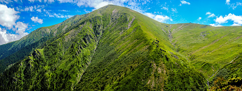 罗马尼亚特兰西瓦尼亚喀尔巴阡山2281米的巨峰Suru 2281m背景图片