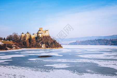 尼埃齐卡的杜纳耶奇城堡堡垒日出日落全景天际山脉旅行公园皇冠图片