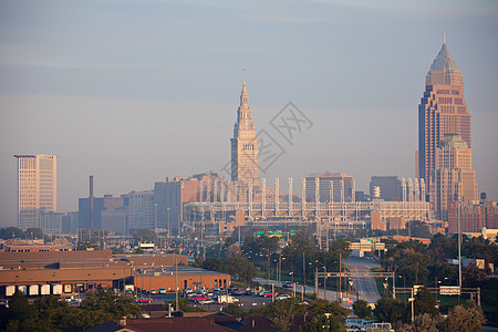 上午在克利夫兰天际网络摩天大楼景观体育场晴天市中心建筑学街道建筑图片