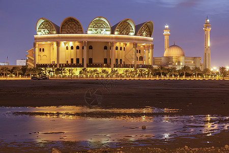 巴林国家图书馆和Al Fateh大清真寺蓝色尖塔图书馆市中心城市景观街道天空日出日落图片