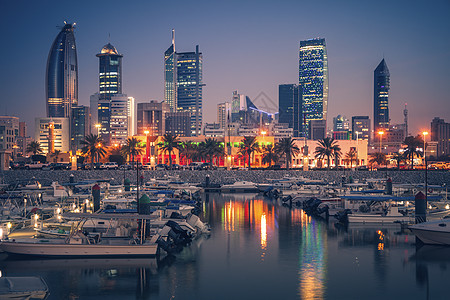 户外旅行科威特市晚上的天线港口地标摩天大楼天际建筑街道日落景观城市首都背景