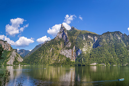 塞阿尔卑湖奥地利施蒂里亚的Altaussee高山岩石旅游天空树木旅行风景全景山脉背景