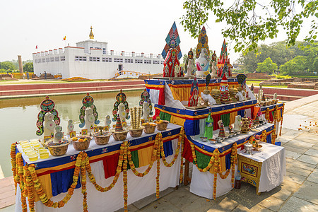 蓝毗尼的佛祖出生地和佛教祭品建筑学遗产奉献旅游公园地标佛教徒反射寺庙历史图片