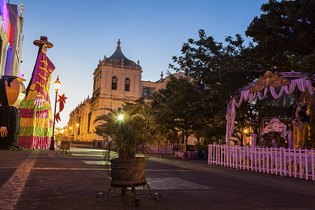 尼加拉瓜里昂我们圣母恩典大教堂旅行市中心蓝色街道殖民地标建筑学天空教会全景图片