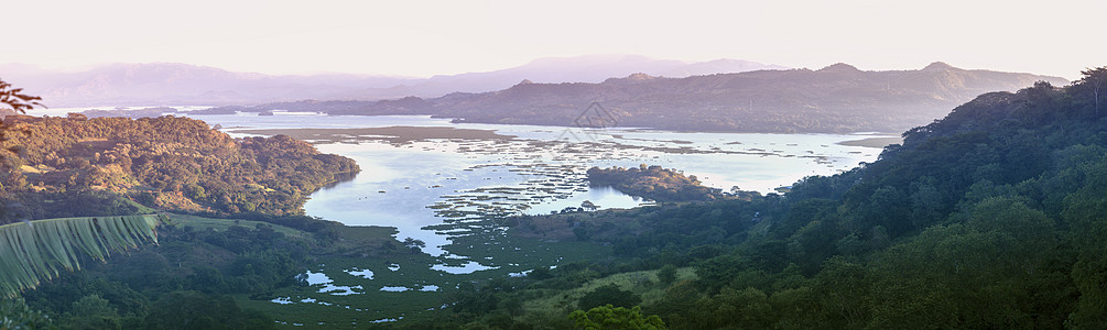 从Suchitoto看到苏奇特兰湖全景旅行蓝色地标绿色天空街道水库天际天线图片