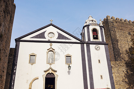 葡萄牙Obidos市中心的教堂图片