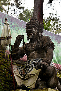 一座神庙中的圣像寺庙雕刻宗教地标雕塑乌布旅行历史建筑吸引力图片