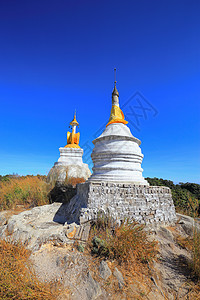 缅甸的塔达 那里的人是佛教徒寺庙旅行宗教文化宝塔旅游蓝色建筑地标历史图片