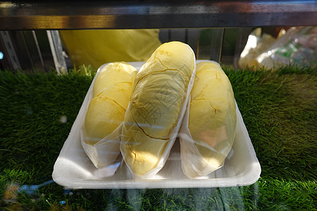在市场上销售的包件中产黄果 在泰国作为季节性水果包装中的黄当量核糖营养味道甜点热带尖刺生食农场气味食物农业图片