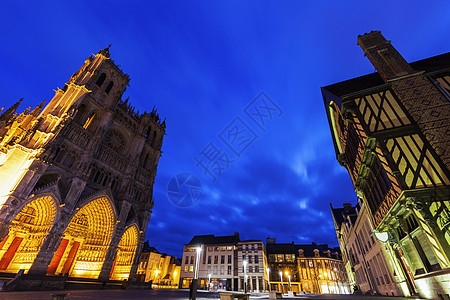 Amiens 的地点宗教大教堂教会旅行蓝色天空城市景观地标市中心背景图片