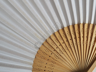 传统的日本或中国手风扇木头通风手扇扇子图片