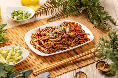 中式鸡鸡筷子油炸美食叶子蔬菜辣椒胡椒食物盘子午餐图片
