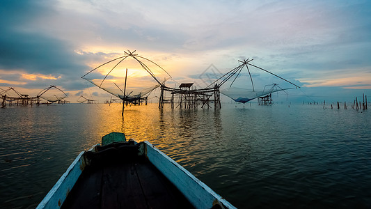 泰国日出时在Pakpra运河的农村生活方式民间运河场景阳光旅游风景传统工具地平线天空图片