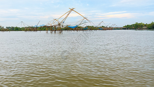 许多Yok Yor是泰国当地智慧的钓鱼图片