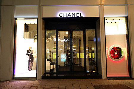 2019年1月8日 奥地利维也纳Chanel商店夜景图片