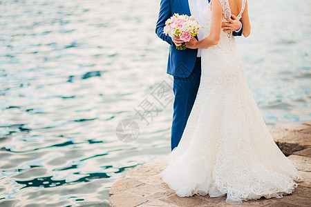 新娘手中的婚礼花束夫妻婚姻女孩仪式女士裙子花朵订婚女性蓝色图片