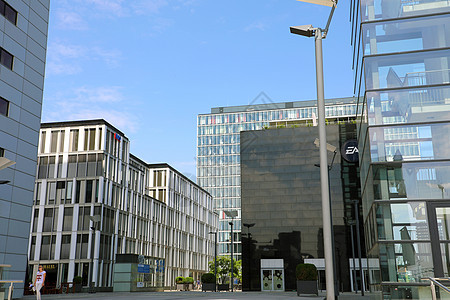 德国科隆-2018 年 5 月 31 日 德国科隆的现代商业玻璃建筑图片