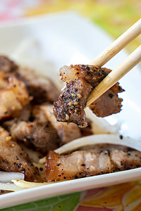 美味的台湾咸猪肉食品和洋葱在餐厅街道胡椒香料桌子猪肉盘子食物筷子旅行游客图片