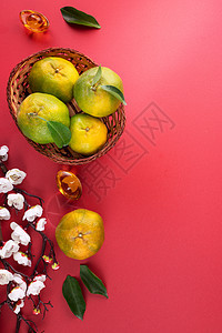 新年中国月球红背景的 新鲜橘子曼达林柑橘最亮的景象信封食物篮子热带水果农业财富橙子平铺收成图片