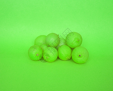 绿背景的石灰水果背景图片
