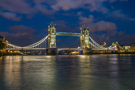 伦敦 晚上的塔桥地标建筑学背景图片