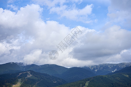 乌克兰喀尔巴阡山乌克兰森林场景蓝色风景松树环境假期土地旅游季节图片